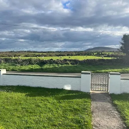 Casa de Férias House In The Burren Clare Droíchead an Chláir